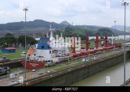 Le canal de Panama est une voie navigable au Panama qui relie l'océan Atlantique à l'océan Pacifique. Banque D'Images