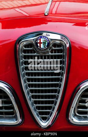 PESARO, ITALIE - Mai 15:logo vintage Alfa Romeo giulietta vieille voiture de course en rallye Mille Miglia 2015 la célèbre course historique italien (1927-1957) sur M Banque D'Images