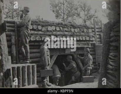Cette image représente un abri pour mitrailleuses situé près de Boldury, montrant des fortifications militaires et des structures de défense en temps de guerre d'une période historique spécifique. Banque D'Images