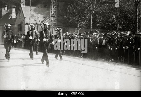 Desfile militar a la altura del Palacio de Miramar (1 de 1) Fondo Location Kutxa Fototeka Banque D'Images
