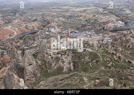 Paysage de Cappadoce. Vue de dessus d'Uchisar et les vallées environnantes. La Turquie Banque D'Images