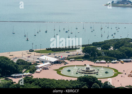 Vue aérienne de la fontaine de Buckingham et le lac Michigan. Banque D'Images