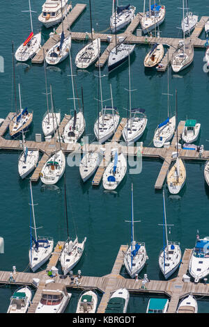 Voiliers dans le port de Belmont. Banque D'Images