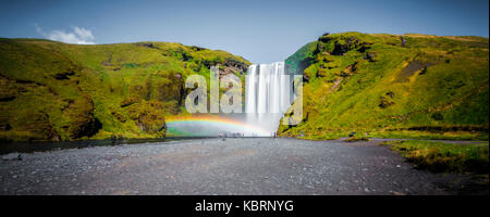 Skogafoss, arc-en-ciel en Islande Banque D'Images