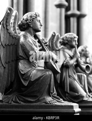 Anges ailés sculptés par Thompson de Kilburn, Prieuré de Bridlington, Royaume-Uni Banque D'Images