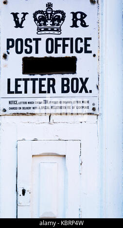 L'une des trois boîtes aux lettres victorien blanc au Royaume-Uni, blanchland, Northumberland Banque D'Images