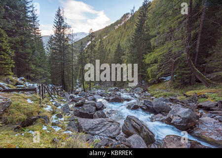 Torrent rabbies, rabbi valley europe, Italie, Trentin-Haut-Adige, Trento, le rabbin du district, de la vallée du parc naturel du Stelvio Banque D'Images