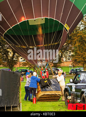 Des ballons à la York Balloon Fiesta 2017 au décollage de l'hippodrome de York Banque D'Images