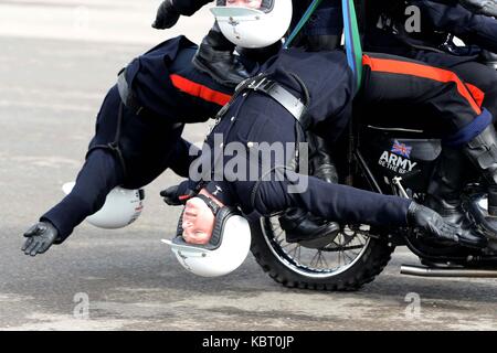 Blandford Camp, DORSET, uk, 30 septembre, 2017. Les signaux royal moto casques blancs de l'équipe d'affichage mis sur leur dernier crédit d'affichage : finnbarr webster/Alamy live news Banque D'Images