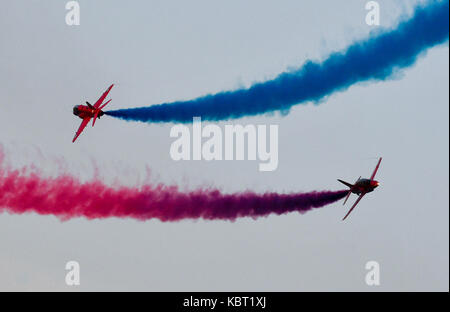 Doha, Qatar. 30Th sep 2017. avions de la Royal Air Force des flèches rouges aerobatic team effectuer à Doha, Qatar, le sept. 30, 2017. crédit : nikku/Xinhua/Alamy live news Banque D'Images