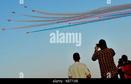 Doha, Qatar. 30Th sep 2017. avions de la Royal Air Force des flèches rouges aerobatic team effectuer à Doha, Qatar, le sept. 30, 2017. crédit : nikku/Xinhua/Alamy live news Banque D'Images