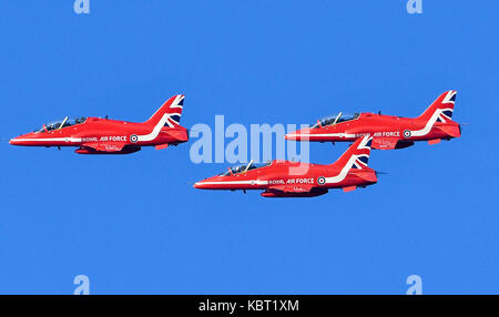 Doha, Qatar. 30Th sep 2017. avions de la Royal Air Force des flèches rouges aerobatic team effectuer à Doha, Qatar, le sept. 30, 2017. crédit : nikku/Xinhua/Alamy live news Banque D'Images