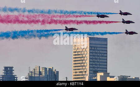 Doha, Qatar. 30Th sep 2017. avions de la Royal Air Force des flèches rouges aerobatic team effectuer à Doha, Qatar, le sept. 30, 2017. crédit : nikku/Xinhua/Alamy live news Banque D'Images