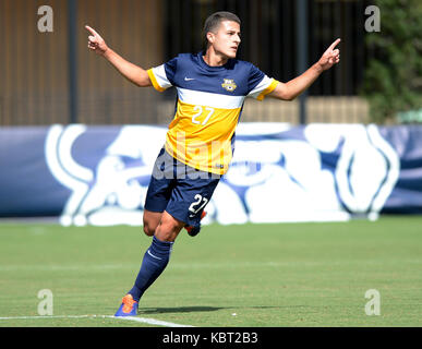 Washington, DC, USA. Sep 30, 2017. 20170930 - Marquette avant DIEGO NUNEZ (27) célèbre son but contre Georgetown dans la première moitié au champ Shaw à Washington. Credit : Chuck Myers/ZUMA/Alamy Fil Live News Banque D'Images