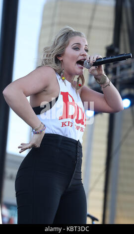 Las Vegas, NV, USA. Sep 30, 2017. 30 septembre 2017 - Las Vegas, NV - lauren alaina. 2017 route 91 harvest festival jour 2 à mgm village. Crédit photo : mjt/admedia : crédit mjt/admedia/zuma/Alamy fil live news Banque D'Images