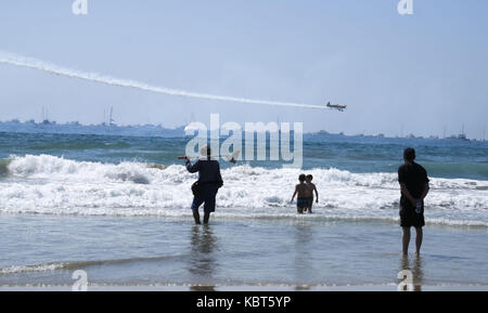 Los Angeles, Californie, États-Unis. 30 septembre 2017. Le salon de l'air Breitling Huntington Beach a eu lieu le samedi 30 septembre 2017 à Huntington Beach, en Californie. Crédit : Ringo Chiu/ZUMA Wire/Alay Live News Banque D'Images