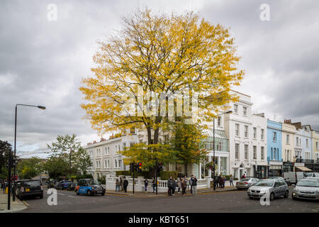 Londres, Royaume-Uni. 1 octobre, 2017. Météo France : premier jour d'octobre apporte une riche couleurs d'automne à l'ouest de Londres. Crédit : Guy Josse/Alamy Live News Banque D'Images