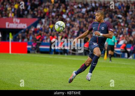 Kylian Mbappe en action lors de la Ligue 1 match de foot entre Paris Saint Germain (PSG) et Bordeaux au Parc des Princes. Le match a été remporté 6-2 par le Paris Saint Germain. Banque D'Images