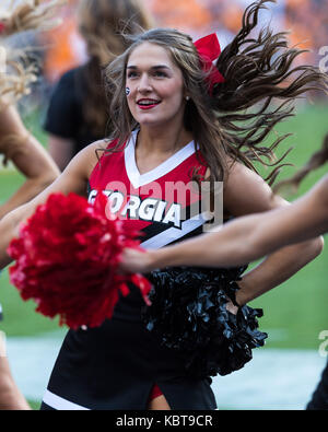 30 septembre 2017 : la Géorgie au cours de la cheerleader bulldogs NCAA football match entre les bénévoles de l'université du Tennessee et de l'université de Georgia Bulldogs au Stade de Neyland à Knoxville, TN/csm gangloff tim Banque D'Images