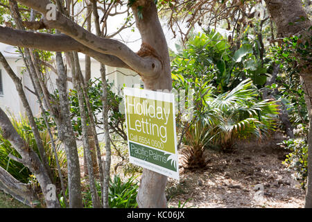 Chambre disponible pour locations de vacances à plage de boomerang en banlieue Pacific Palms sur le milieu de la côte nord de la Nouvelle-Galles du Sud, Australie Banque D'Images