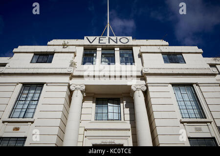 Bâtiment veino Chester Road Old Trafford accueil une fois à l'entreprise de médicaments veino, une société pharmaceutique fondée par William Henry Veino Banque D'Images