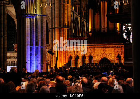 Remise des diplômes à la Cathédrale de Lincoln Banque D'Images