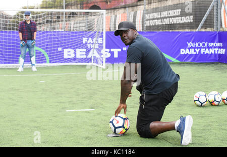 Adebayo 'la bête' akinfenwa a été publié à la yahoo sport fantasy quotidienne journée événement date limite de l'étang à boxpark, Shoreditch. Comprend : adebayo akinfenwa alias 'la bête' où : London, Royaume-Uni Quand : 31 août 2017 Source : wenn.com Banque D'Images