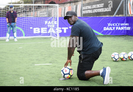 Adebayo 'la bête' akinfenwa a été publié à la yahoo sport fantasy quotidienne journée événement date limite de l'étang à boxpark, Shoreditch. Comprend : adebayo akinfenwa alias 'la bête' où : London, Royaume-Uni Quand : 31 août 2017 Source : wenn.com Banque D'Images