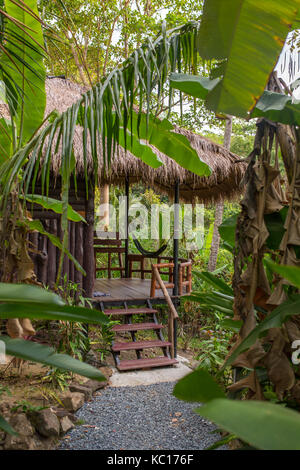 Jungle bungalow Resort sur l'île de Koh Chang, Thaïlande Banque D'Images