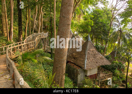 Jungle bungalow Resort sur l'île de Koh Chang, Thaïlande Banque D'Images