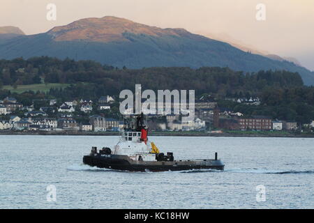 Impulsion sd, une impulsion de Clyde-remorqueur de la classe exploitée par Serco marine services, passant gourock au cours de l'exercice joint warrior arrivées pour 17-2. Banque D'Images