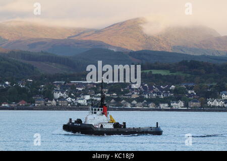 Impulsion sd, une impulsion de Clyde-remorqueur de la classe exploitée par Serco marine services, passant gourock au cours de l'exercice joint warrior arrivées pour 17-2. Banque D'Images