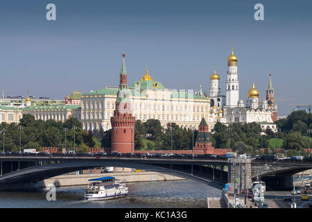 Cityscape view de Vodovzvodnaya Tower sur le côté ouest du sud du Kremlin, donnant sur la rivière de Moscou, Moscou, Russie. Banque D'Images