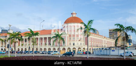 La banque nationale d'angola ou Banco nacional de angolawith capital dans l'architecture coloniale Luanda, Angola, Afrique du Sud Banque D'Images