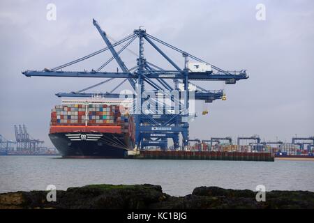 Port de Felixstowe vu de Landguard Point de vue. Felixstowe, Suffolk, UK. Banque D'Images