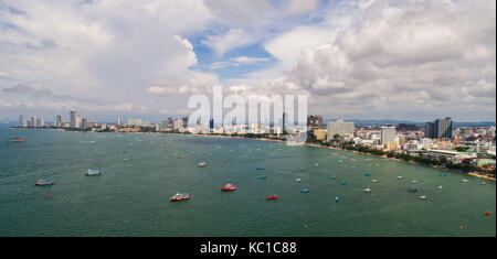 Toits de Pattaya à partir de drone aérien vue, la ville de Pattaya, Chonburi, Thaïlande Banque D'Images