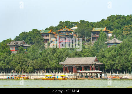 Pavillons sur la colline de Summer palace, Beijing, Chine Banque D'Images