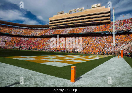 30 septembre 2017 : Stade de Neyland au cours de la NCAA Football match entre les bénévoles de l'Université du Tennessee et de l'université de Georgia Bulldogs au Stade de Neyland à Knoxville, TN/CSM Gangloff Tim Banque D'Images