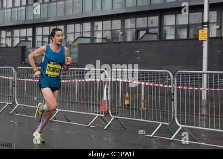 Chris Thompson ; grand ; exécuter écossais Glasgow ; Bank of Scotland scottish grand exécuter ; le demi-marathon ; flexion ; exécution ; 1e place ; le 1er octobre 2017 Banque D'Images