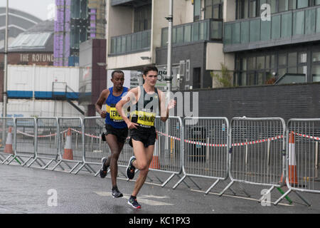 Chris hawkins ; tsegai tewelde ; great scottish run ; Bank of Scotland great scottish run ; exécution ; race ; Glasgow ; 2ème ; 3ème ; 2017 Banque D'Images