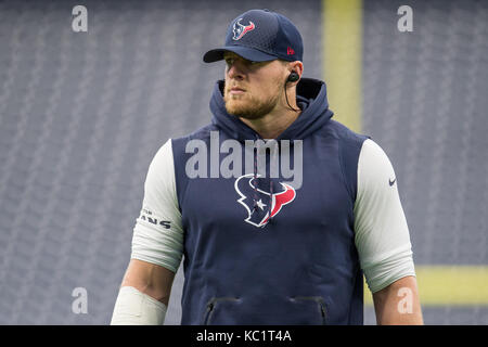 Houston, TX, USA. 1 octobre, 2017. La défensive des Houston Texans fin J.J. Watt (99) se réchauffe avant un match de football entre les NFL Houston Texans et le Tennessee Titans à NRG Stadium à Houston, TX. Trask Smith/CSM/Alamy Live News Banque D'Images