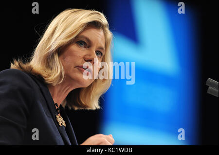 Manchester, Angleterre. 1er octobre 2017. Justine Greening, secrétaire d'État à l'éducation la prestation de son discours à la conférence, le premier jour du congrès du parti conservateur à la Manchester central convention complex. Cette conférence fait suite à l'élection générale de juin 2017 où le parti conservateur a perdu sa majorité parlementaire résultant en un blocage du parlement. Kevin Hayes/Alamy live news Banque D'Images