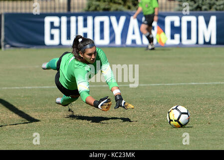 Washington, DC, USA. 1 octobre, 2017. 20171001 - Georgetown SCHECHTMAN ARIELLE gardien (1) plonge pour un shot de Seton Hall dans la seconde moitié au champ Shaw à Washington. Credit : Chuck Myers/ZUMA/Alamy Fil Live News Banque D'Images