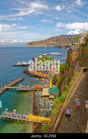 Port de Sorrente, dans la baie de Naples en Campanie, Italie. Banque D'Images