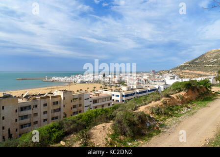 Voir de long, large plage à Agadir, Maroc Banque D'Images