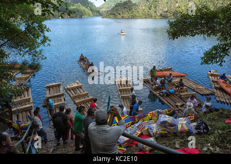 22 décembre 2014, le parc national Lagunas de Montebello, au Mexique : point de départ pour le rafting sur les eaux bleues de cinco Lagos est une activité populaire avec Banque D'Images