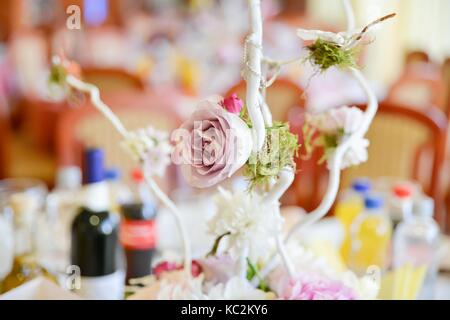 organisation de fleurs de mariée pour la réception de mariage Banque D'Images