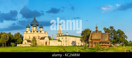 La cathédrale de la nativité et l'église St Nicholas. à suzdal, Russie Banque D'Images