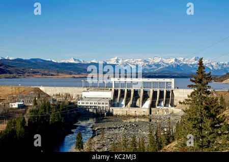 Vue sur le barrage Bearspaw et le Fantôme de Glenbow Ranch Banque D'Images