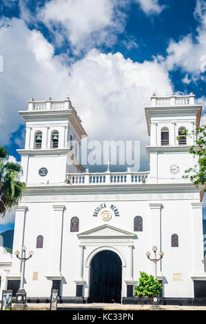 Vue sur cathédrale coloniale de Gérone par Bogota en Colombie Banque D'Images